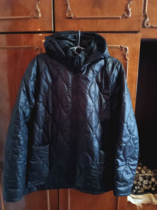 Куртка чорна жіноча