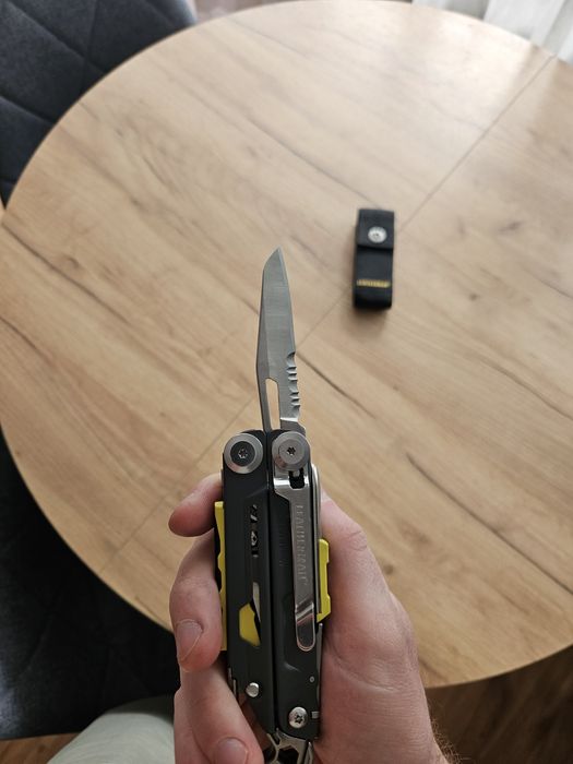 Multitool leatherman signal