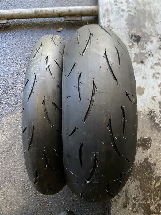 Pneus de Mota 120/70/17 e 180/55/17 - Dunlop GP Racer D212