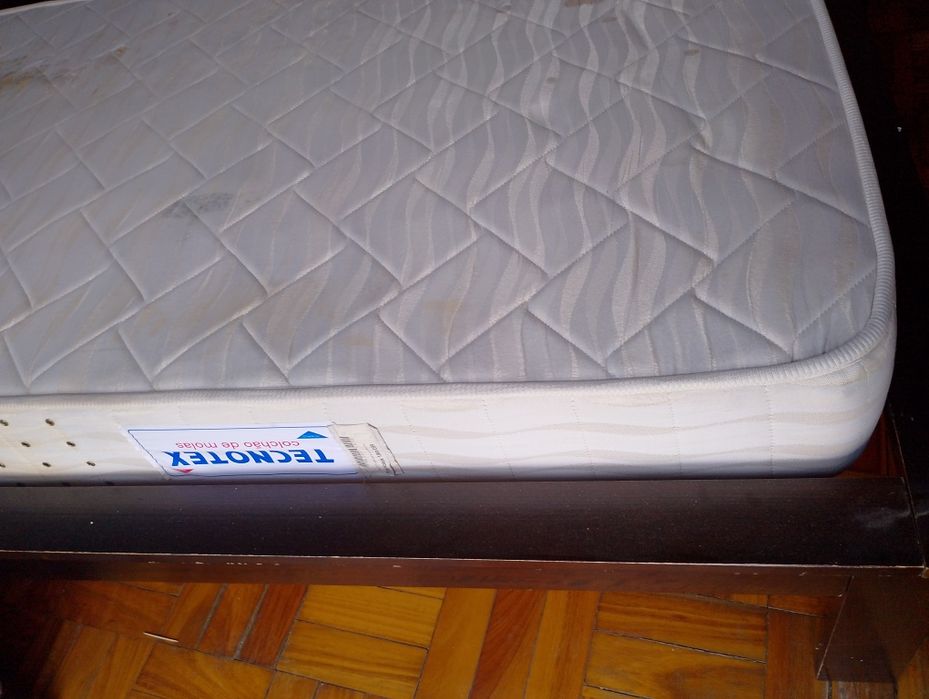Cama+ estrado + colchão