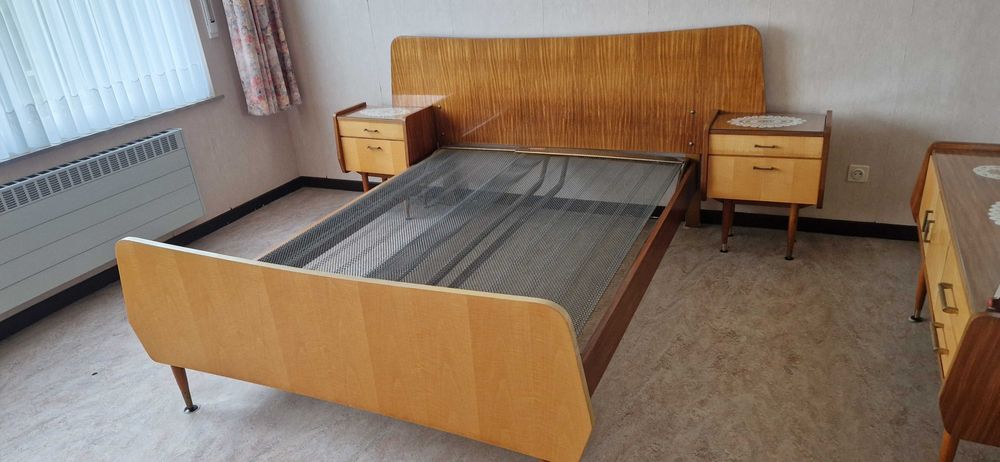 Stara sypialnia szafa komoda z lustrem łóżko z 2 szafkam