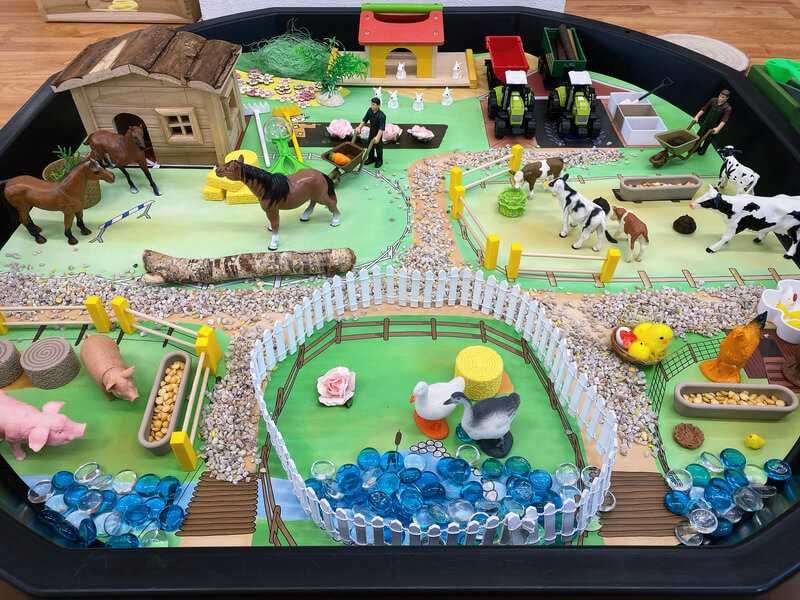 Mata do tacy aktywności Tuff tray