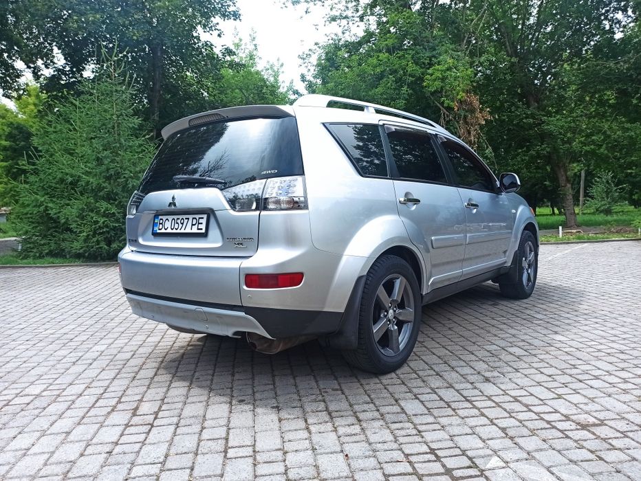 Mitsubishi Outlander XL