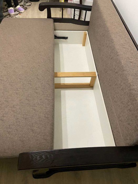 Великий диван Цезар на дерев'яному каркасі (Єврокнижка)