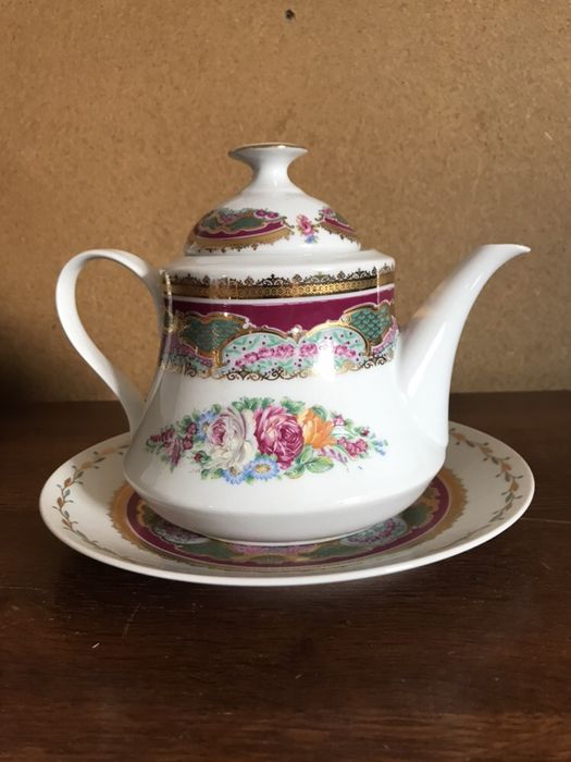 Cafeteira e prato em limoges