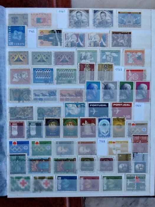 Colecção de 600 selos portugueses (álbum e portes, grátis)