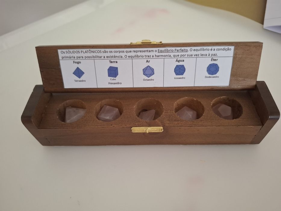 Caixa de 5 Sólidos Platónicos quartzo rosa