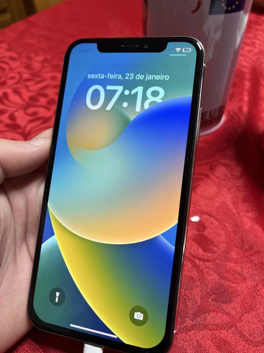 Iphone X com marcas de uso