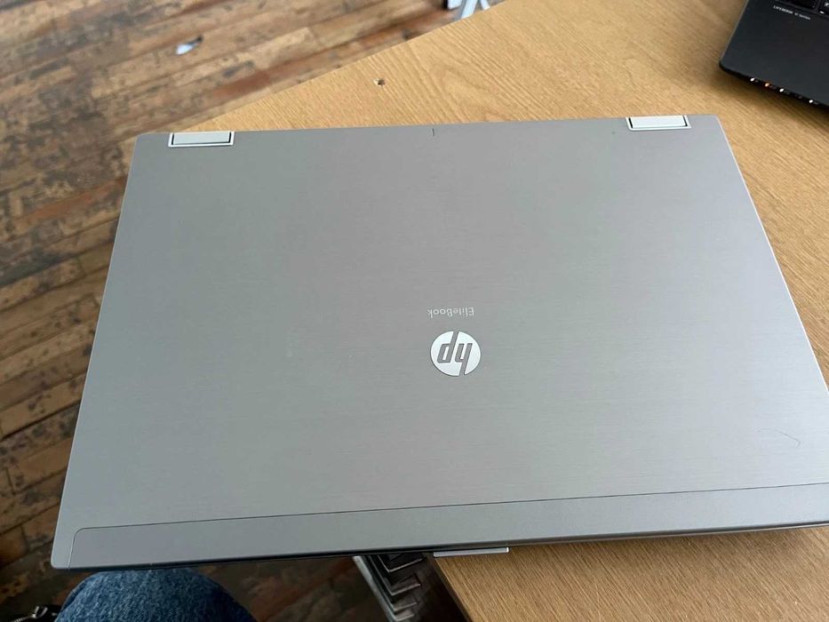 HP Elitebook 8440p-Intel Core i7-ES-8GB Ram-Disco SSD 256GB-Bateria NOVA a 100%