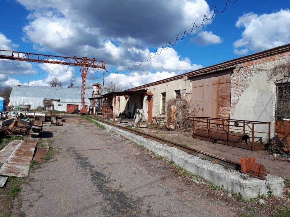 Промислово - виробниче приміщення з козловим краном та металевий ангар
