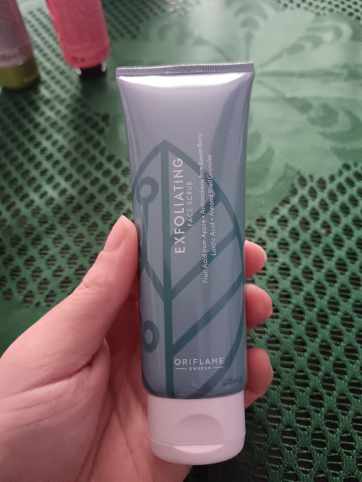 Scrub do twarzy Oriflame.