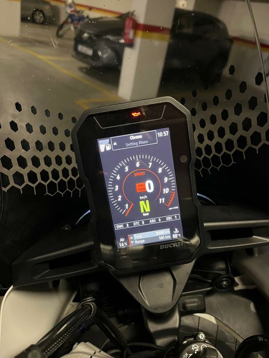 Ducati Desert X como nova de Abril 2024 com garantia ate 2028