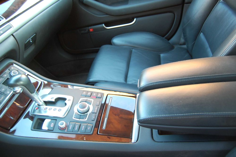 Audi A8D3 3,2 FSI 2007, modelowo 2008 polift, uszkodzony, niski przebieg