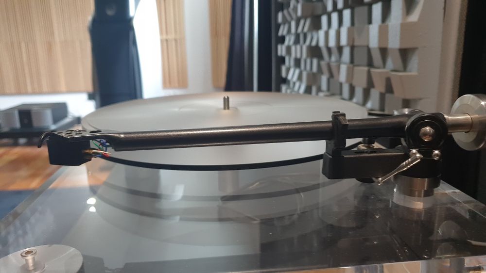 Gira-discos Basis 1400 Signature series + Braço Rega RB300