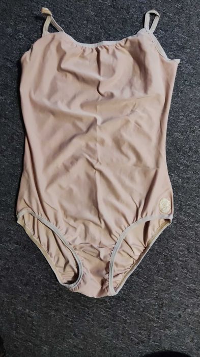 Взуття та речі для танців