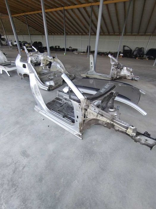 Четверть перед права  Гольф 7 універсал Golf 7  поріг карніз кузовщина