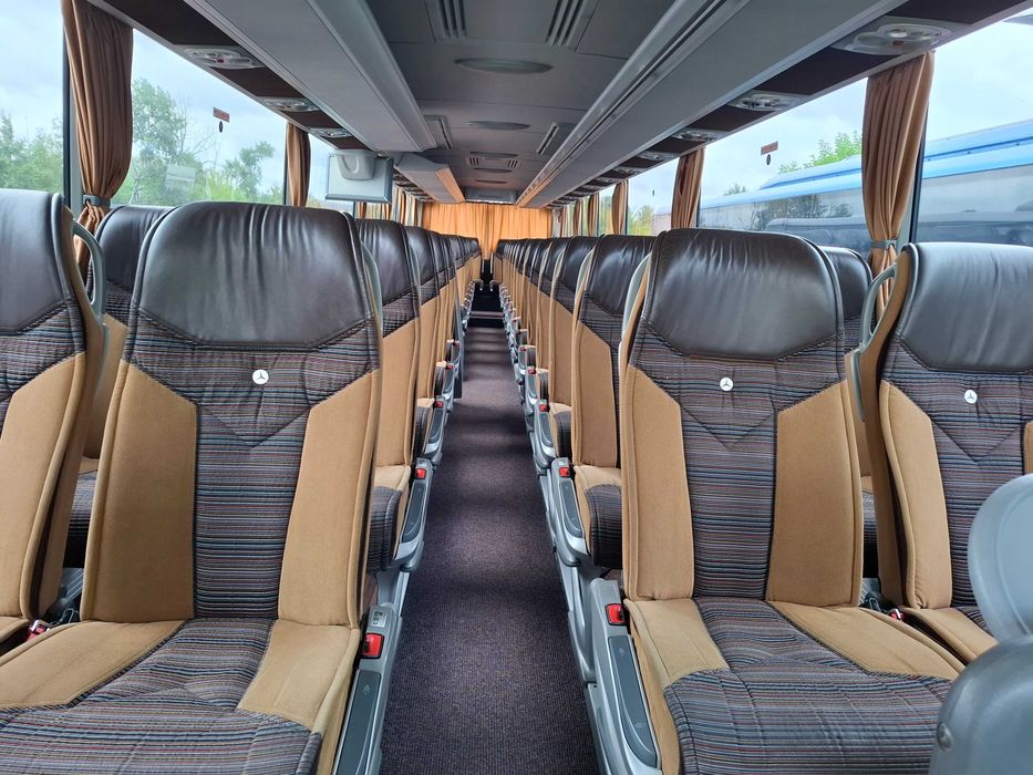 Przewóz osób - wynajem busów i autobusów na 8 - 20 - 30 - 54 - 60 osób