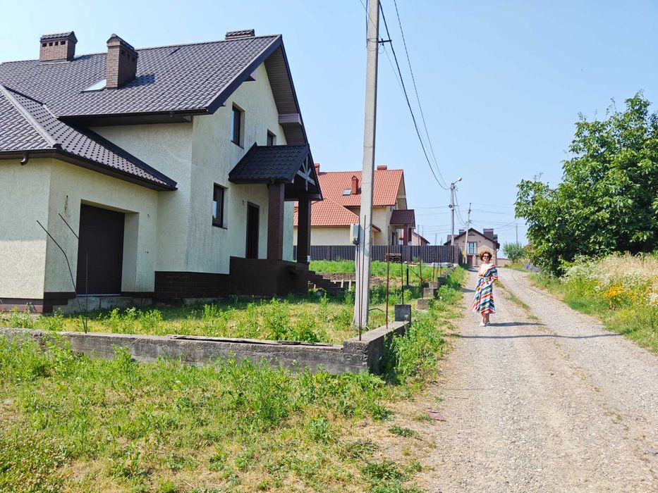 Продаж будинку. Мальованка. ( 5 кімнат +підвал), гараж.
