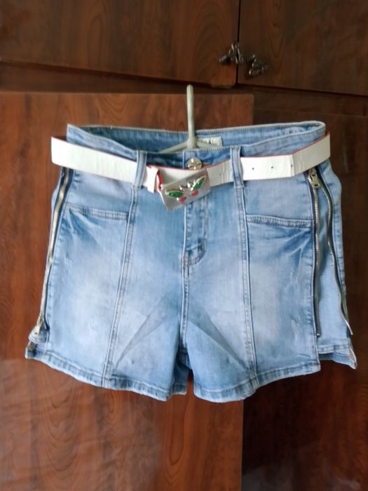Продам шорты 25и28р