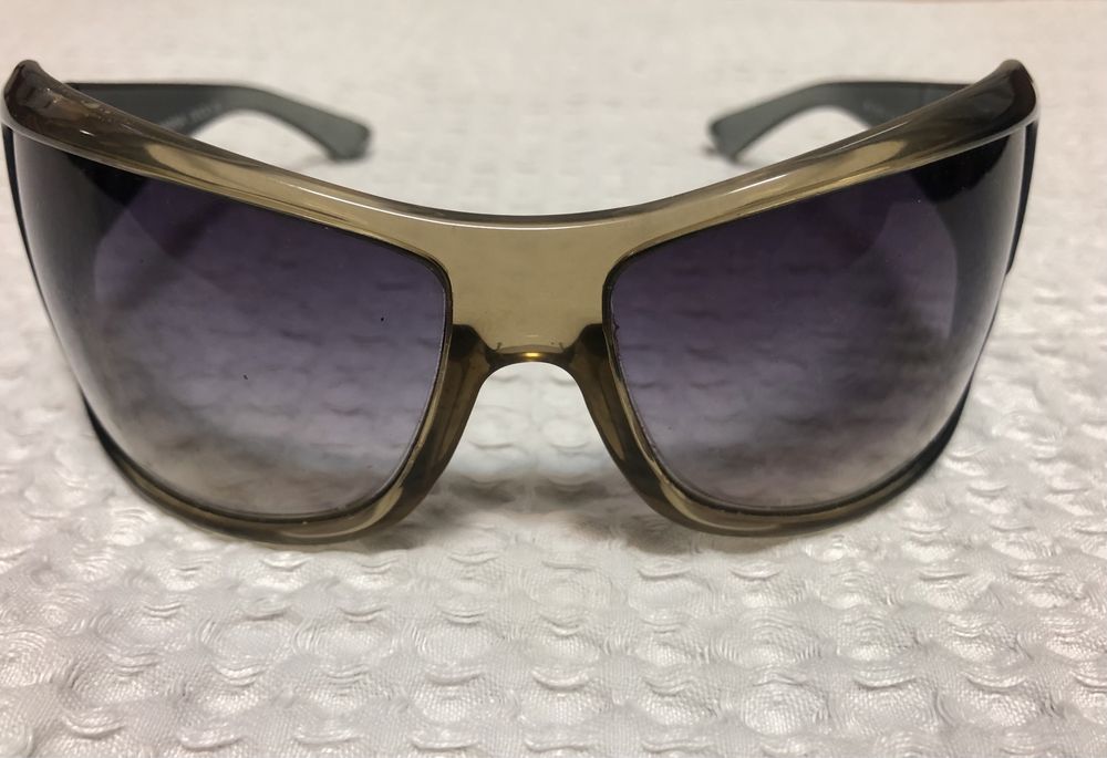 Óculos de sol novos, marca Mandarina Duck