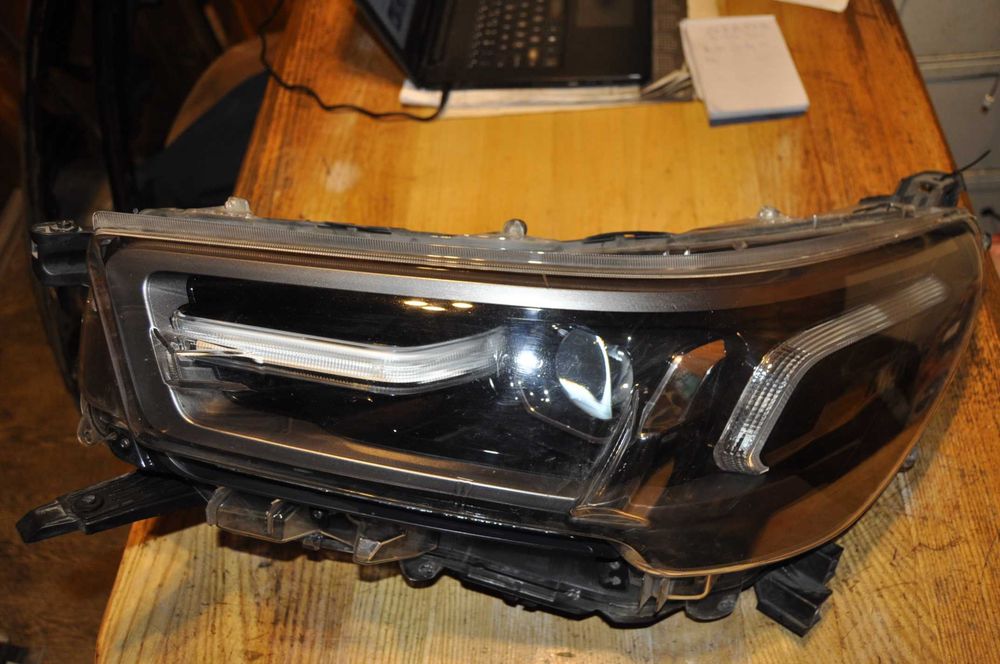 Toyota Hilux VIII lift Full Led lampa lewa