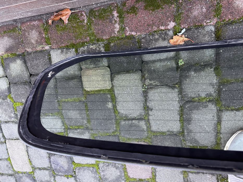 Заднє скло Mitsubishi L300 (Delica)