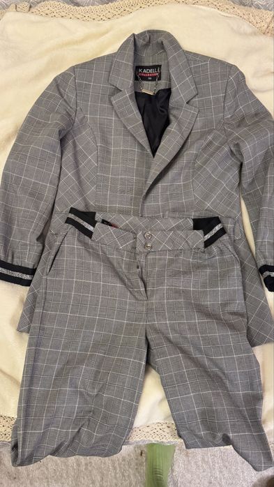 Жіночий стильний костюм