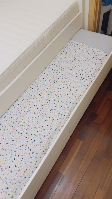 Cama de solteiro com colchão