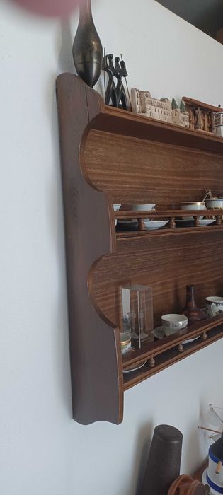 Estante expositora em madeira