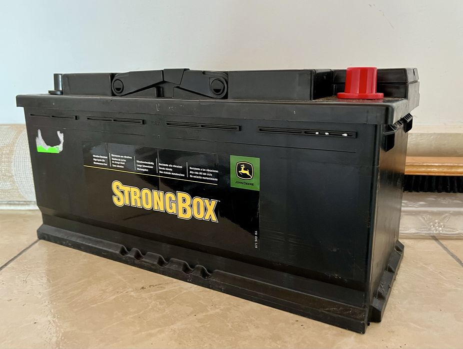 Akumulator StrongBox 12V. 110 Ah. 850A. JOHN DEERE