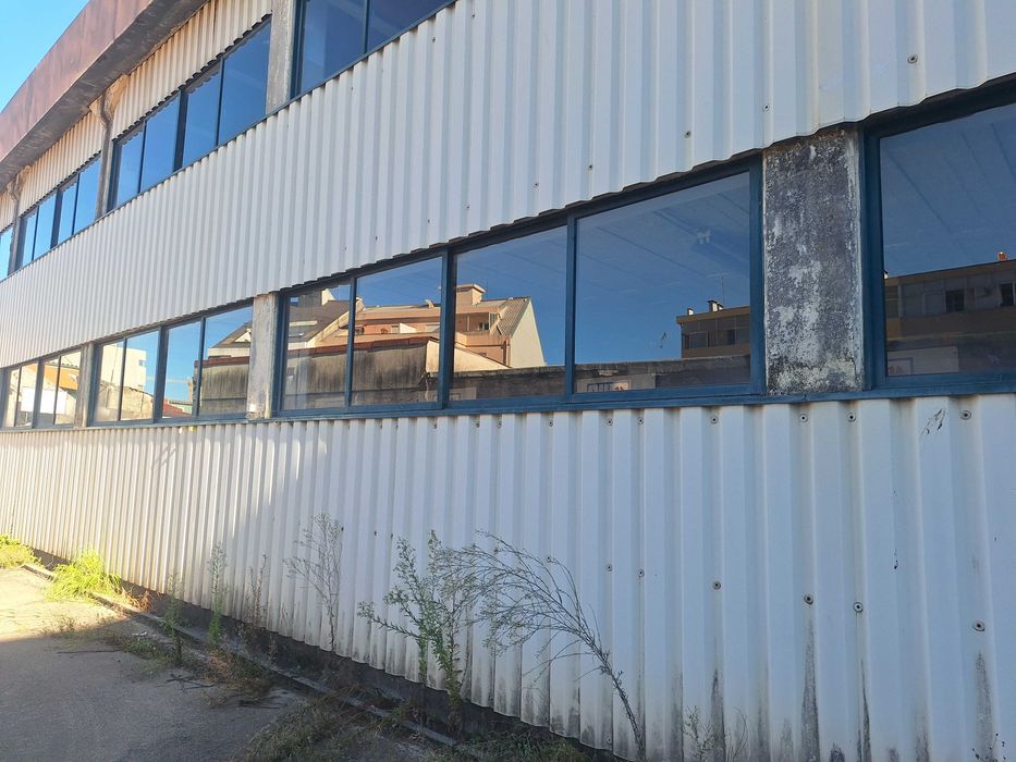 Espaço comercial e armazém em Paranhos, Porto