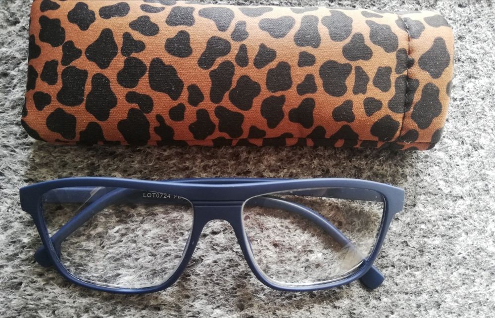 sprzedam okulary +3.0 do czytania z etui