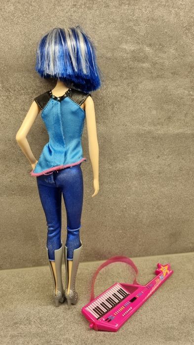 Lalka Barbie Zia z keyboard'em, rockowa księżniczka