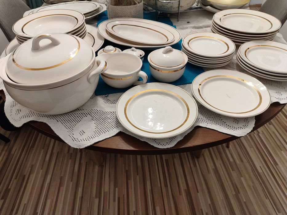 Zestaw obiadowy ze złotym paskiem