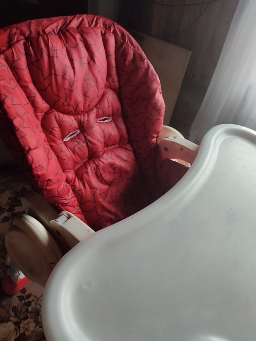 Годувальний столик. Крісло для годування.