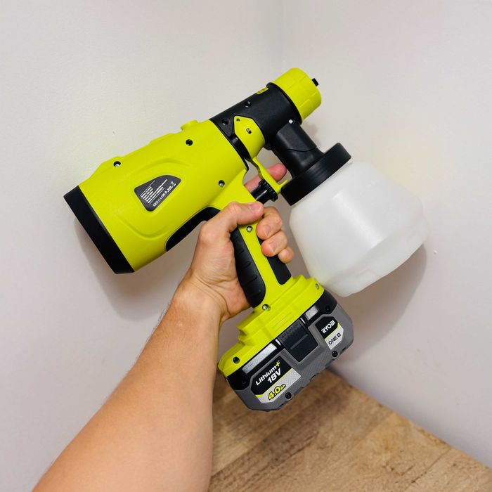 Pistolet do malowania płotu na baterie RYOBI 18V duży zestaw