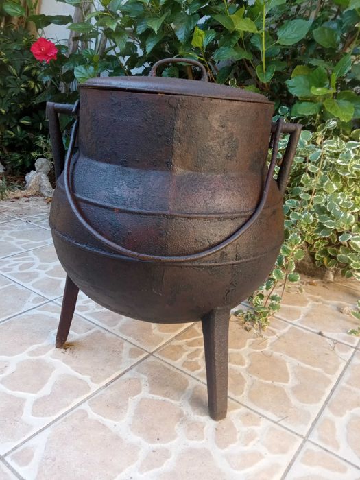 Panela de Ferro fundido 3 pés 40 Litros