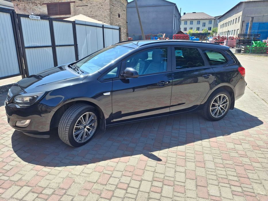 Продам Опель Астра J 2011р 1.3 дизель