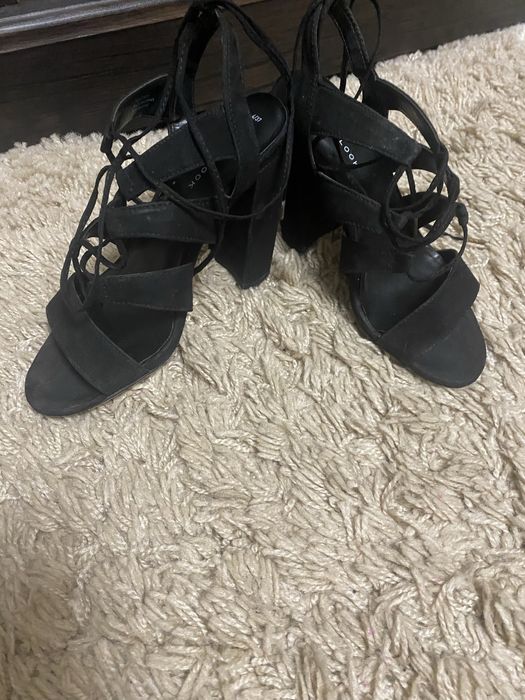 Продам босоніжки