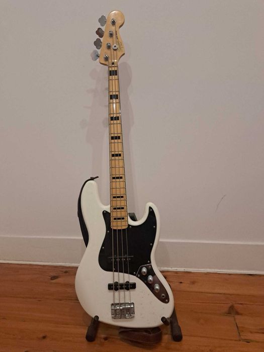 Baixo Squier Jazz Bass by Fender ( 4 cordas )