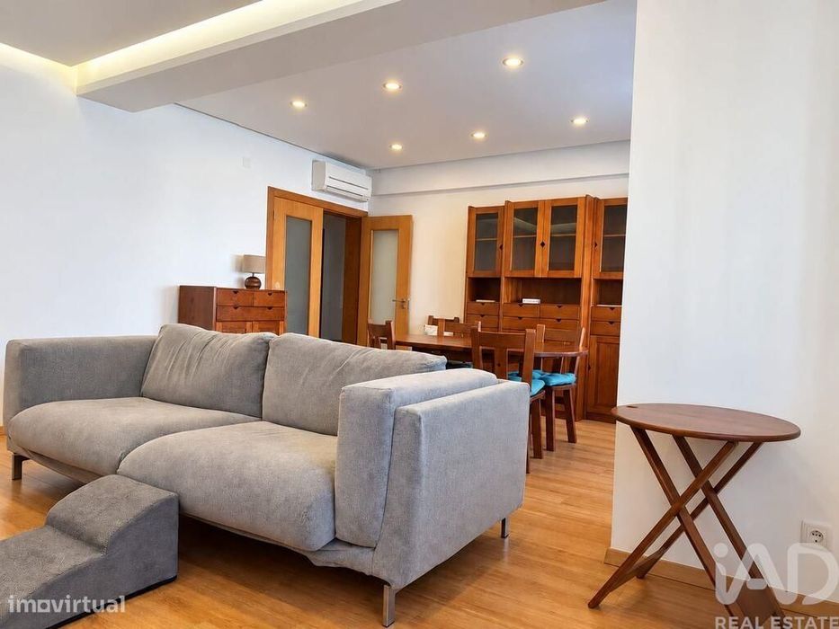 Apartamento T3 em Mina de Água de 120 m2