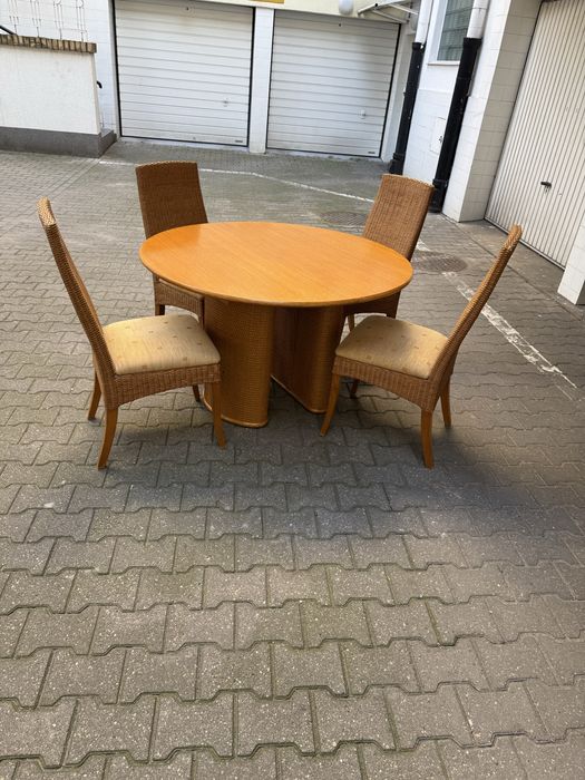 Zestaw jadalniany: okrągły stół rozkładany + 4 krzesła z rattanem/ plecionką
