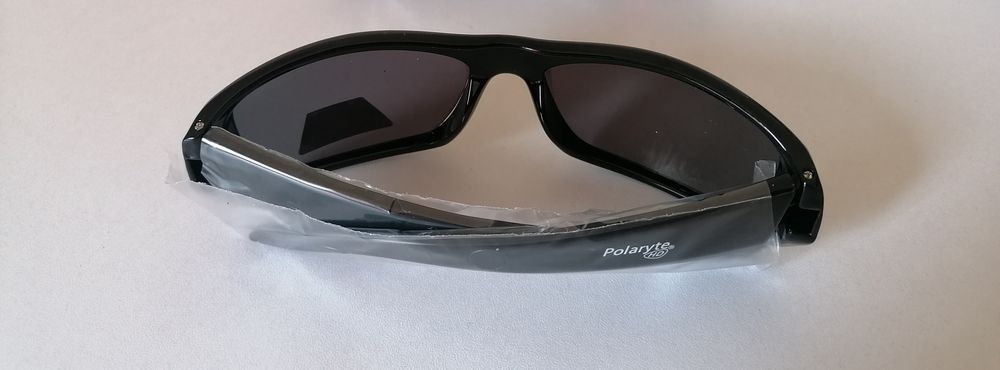 Óculos de sol pretos