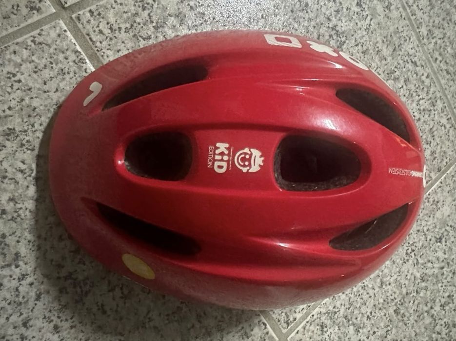 Bicicleta Infantil com Rodinhas + Capacete (Como Nova!)