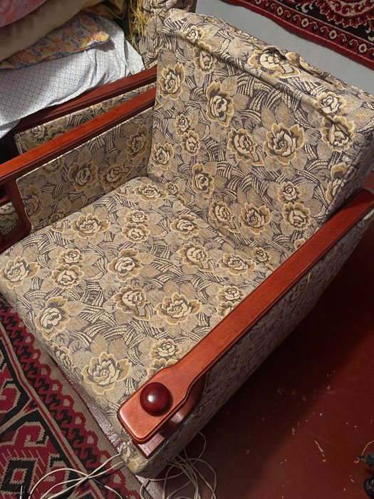 Продаються 2 крісла