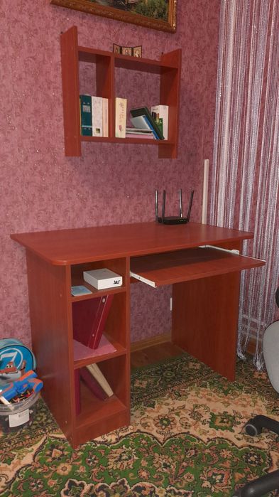 Стіл комп'ютерний, крісло