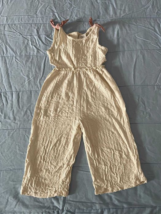 Macacão Zara de gaze cru com alças de laço rosa, 3-4 anos