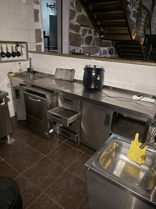 Fundo de Comércio – Confeitaria Totalmente Equipada (2 Pisos)