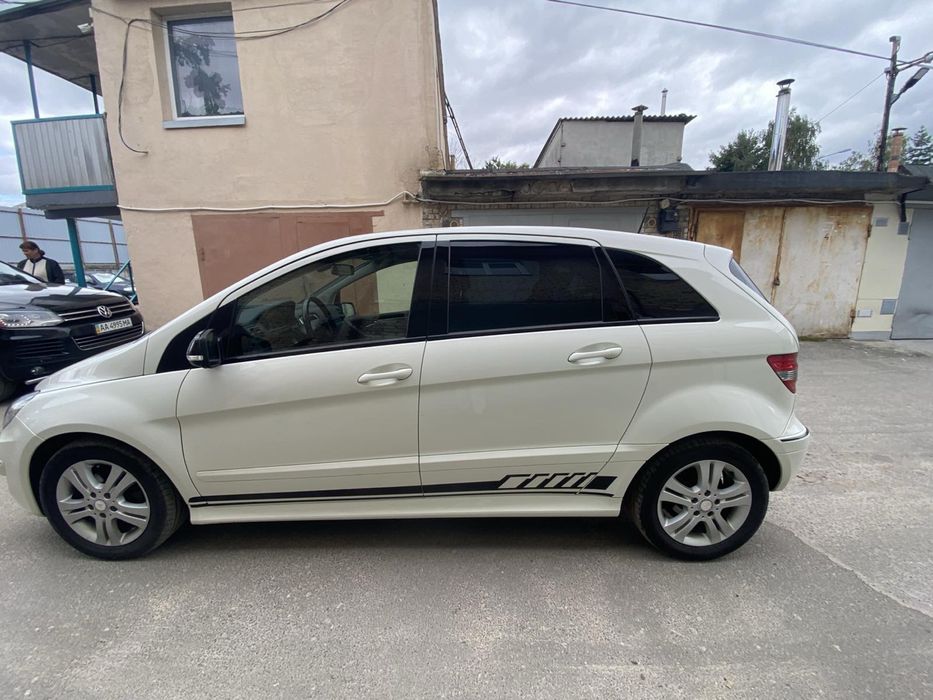 Mercedes-Benz B170