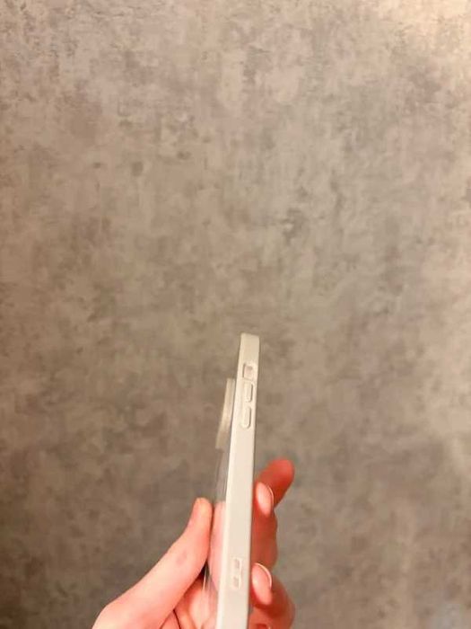 Sprzedam etui Magsafe do IPhone 15